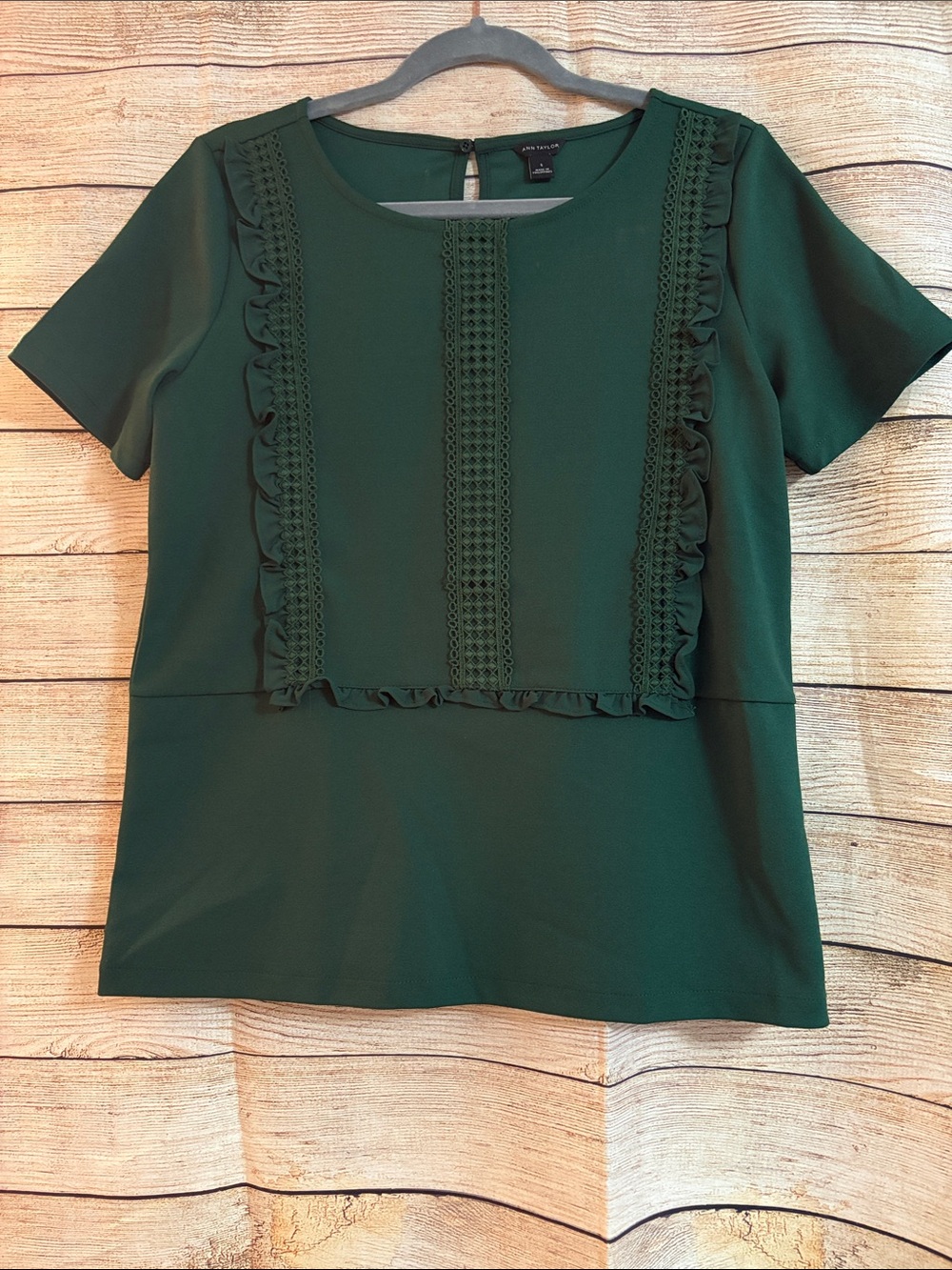 Ann Taylor Forest Green Short Sleeve Ruffled Front Top